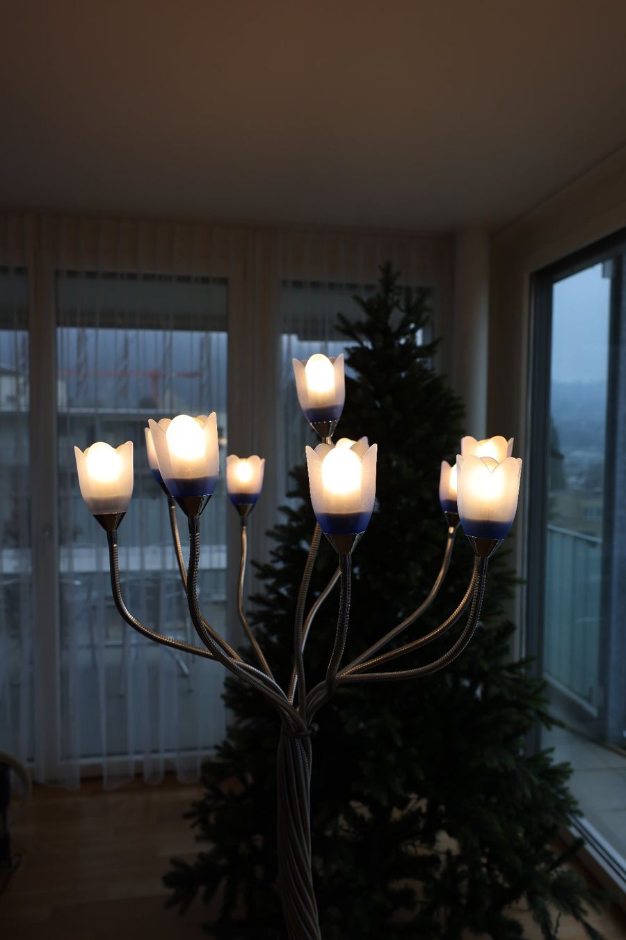 Lampen: Stehlampe im Tulpendesign blau mit Chrom – Gebraucht aus Adliswil von Making 3