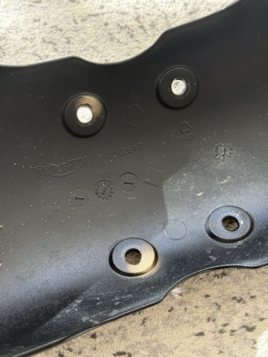 Triumph Alle Motorradersatzteile: Original Triumph Bonneville T100 Front Kotflügel – Neu (gemäss Beschreibung) aus Luzern von Mangoschnitz 3