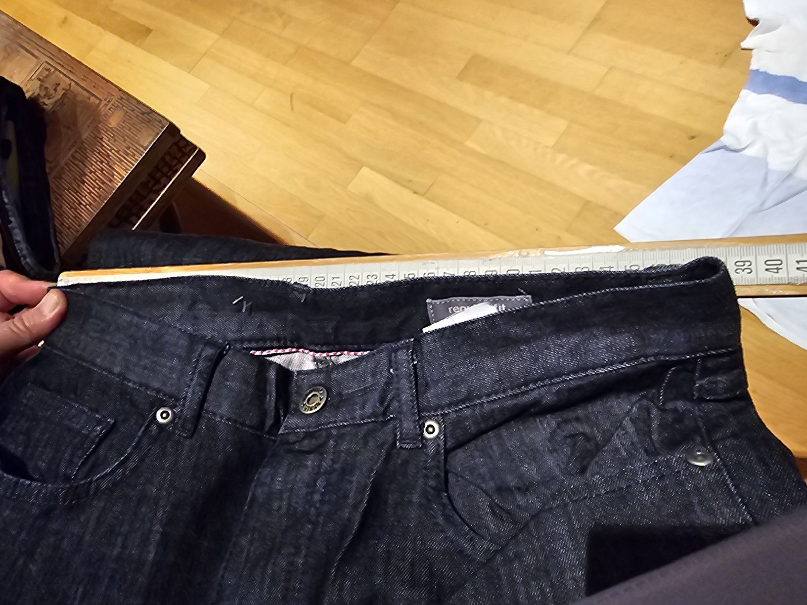 Pantaloni: regular fit jeans mit Shirt gr.M – Usato da Ferden venduto da jemyce 3