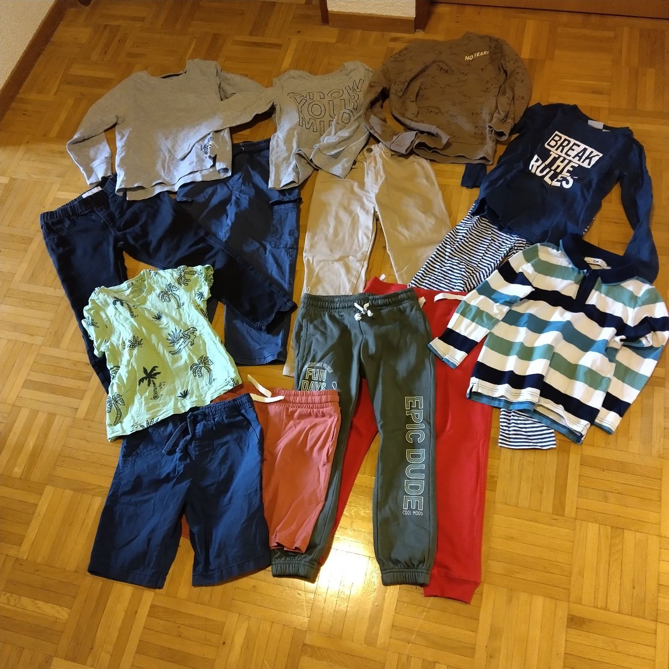 Lotti & Set di vestiti: Jungen Kleiderpaket, Grösse 122 – Usato da Oberdorf NW venduto da niederj