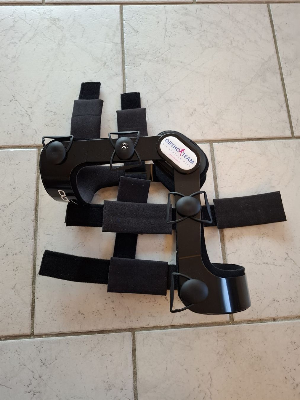 Attrezzature mediche: Knieorthese Donjoy Legend 4Titude  – Usato da Rafz venduto da Isidorro1 3