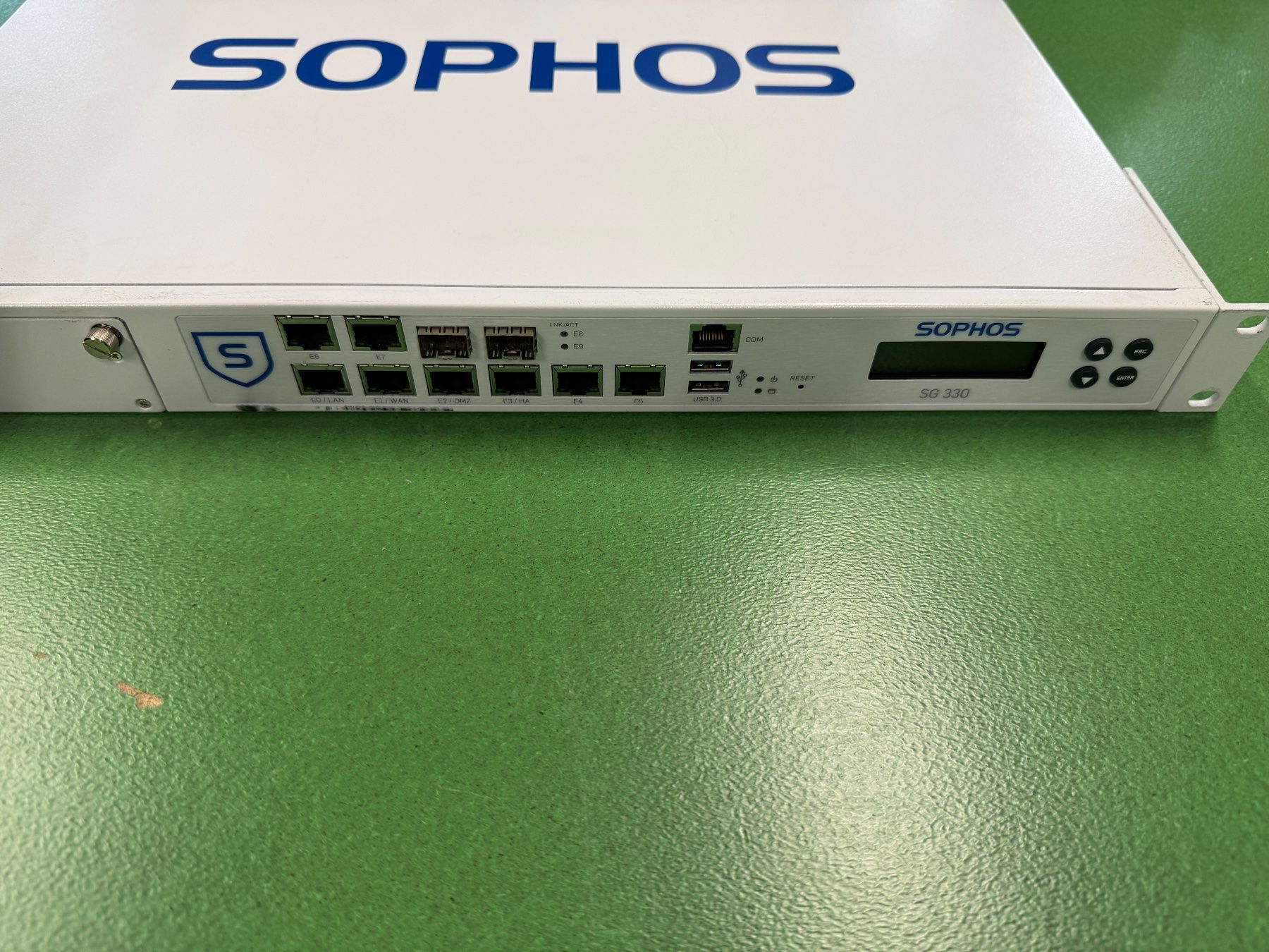 Sophos Firewall: Sophos SG 330 rev 1 - Firewall – Gebraucht aus Derendingen von CompiDD