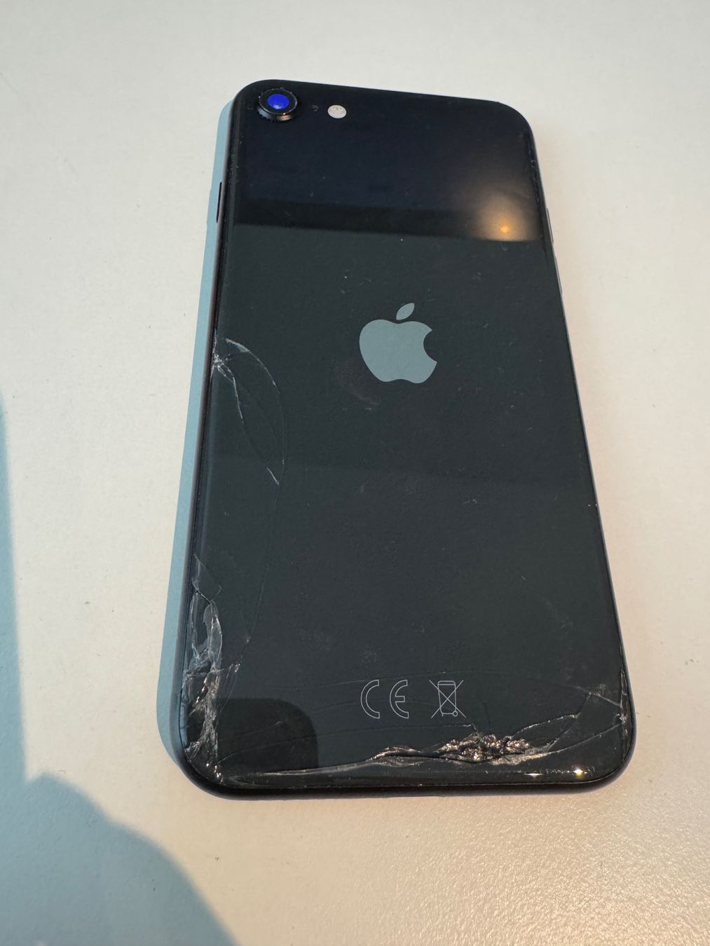 Apple Telefoni cellulari / Smartphones: iPhone SE 2020 – Difettoso da Adliswil venduto da Busys 1