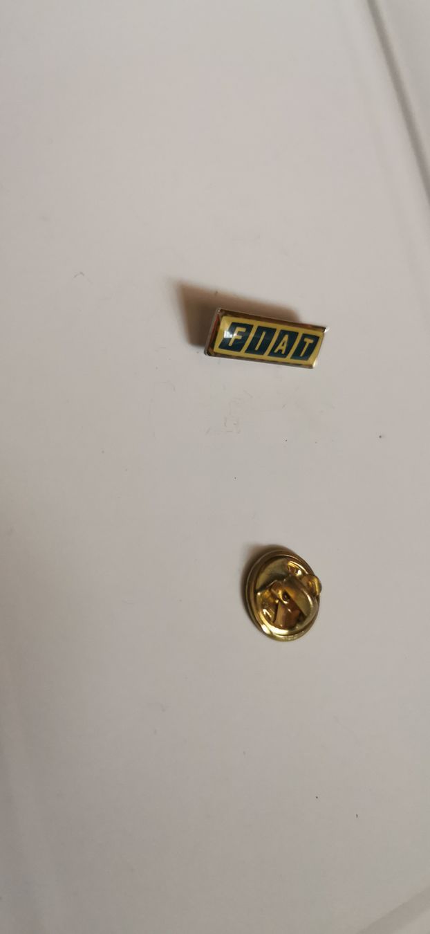 Plaquettes & Badges: Pin Fiat  – D'occasion à Genève par vins50