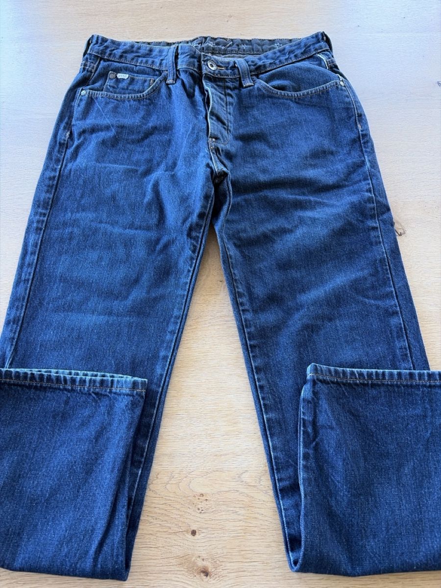 Jeans: Dunkelblaue Jeans 34/32 – Usato da speicher venduto da danicole