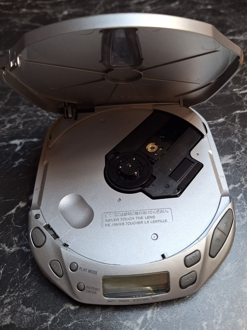 Sony Lecteur media portable: Lecteur CD Portable Sony Discman ESP2 D-E400AN argent – D'occasion à Loveresse par Slider2neuf 1