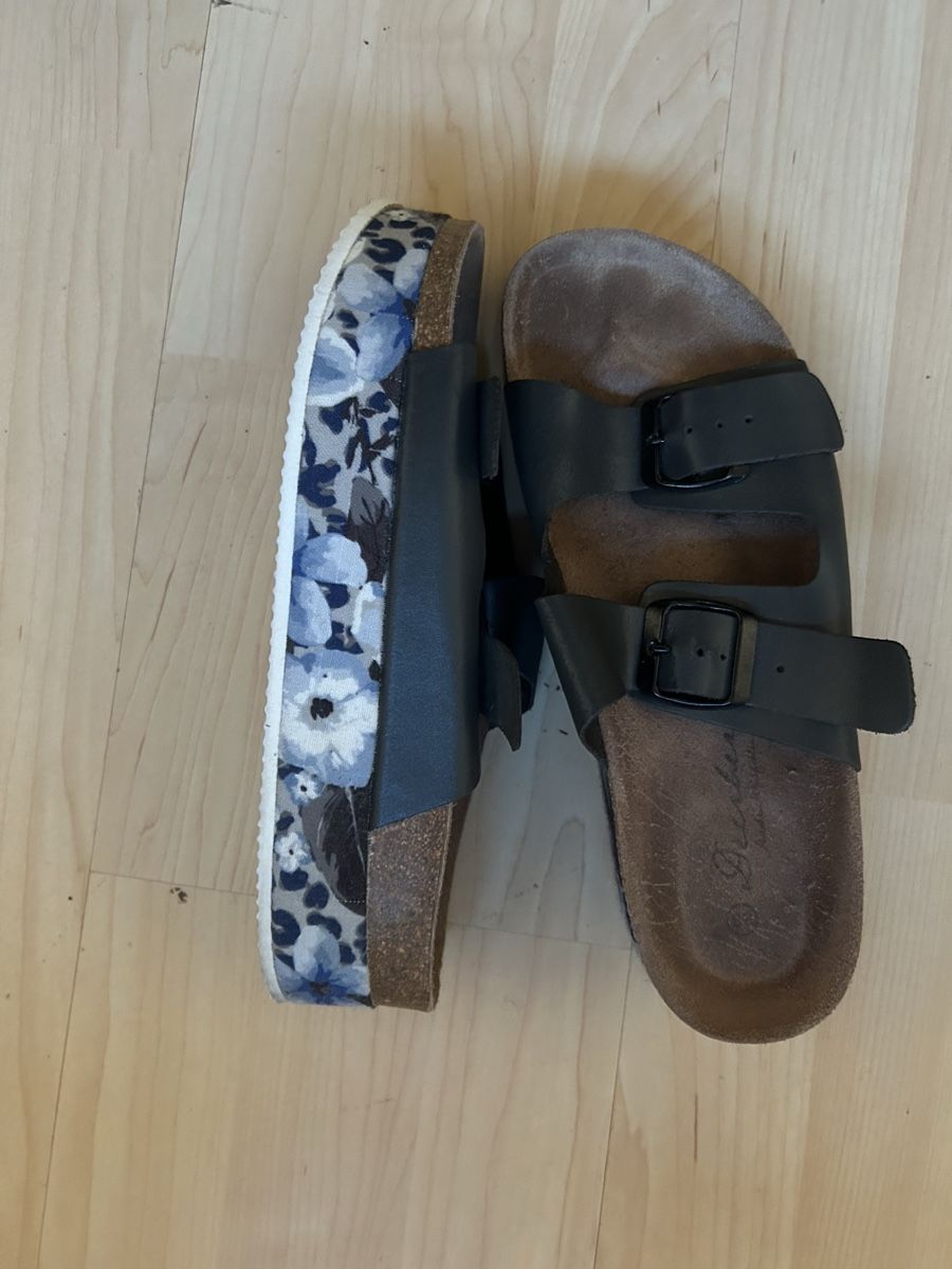 Scarpe da donna: Hausschuhe – Usato da Rüegsau venduto da Stalderclaudia