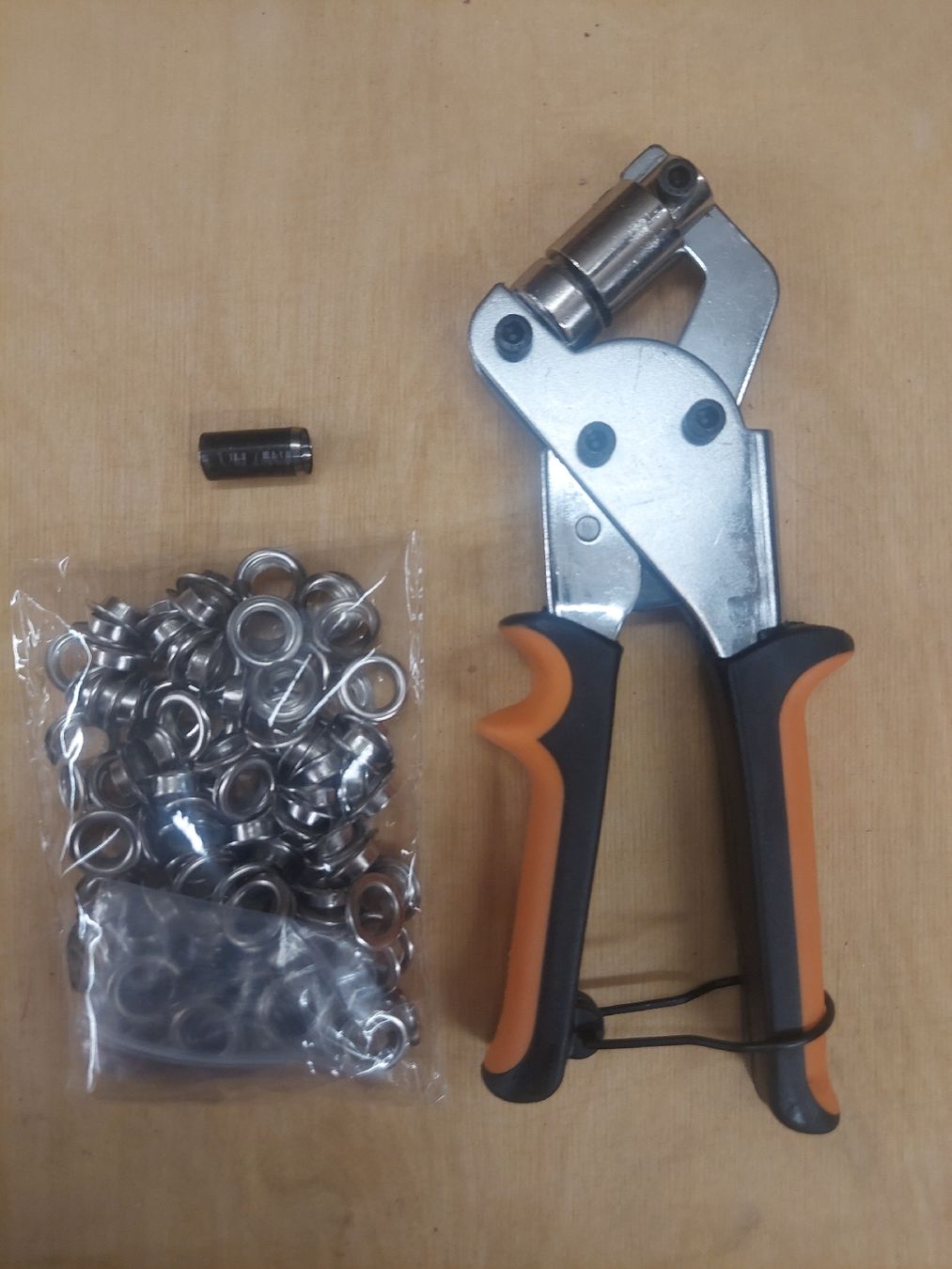 Tutti gli attrezzi: Oesenzange mit 10mm Einsätze  – Nuovo (secondo la descrizione) da Erlinsbach venduto da Atheris