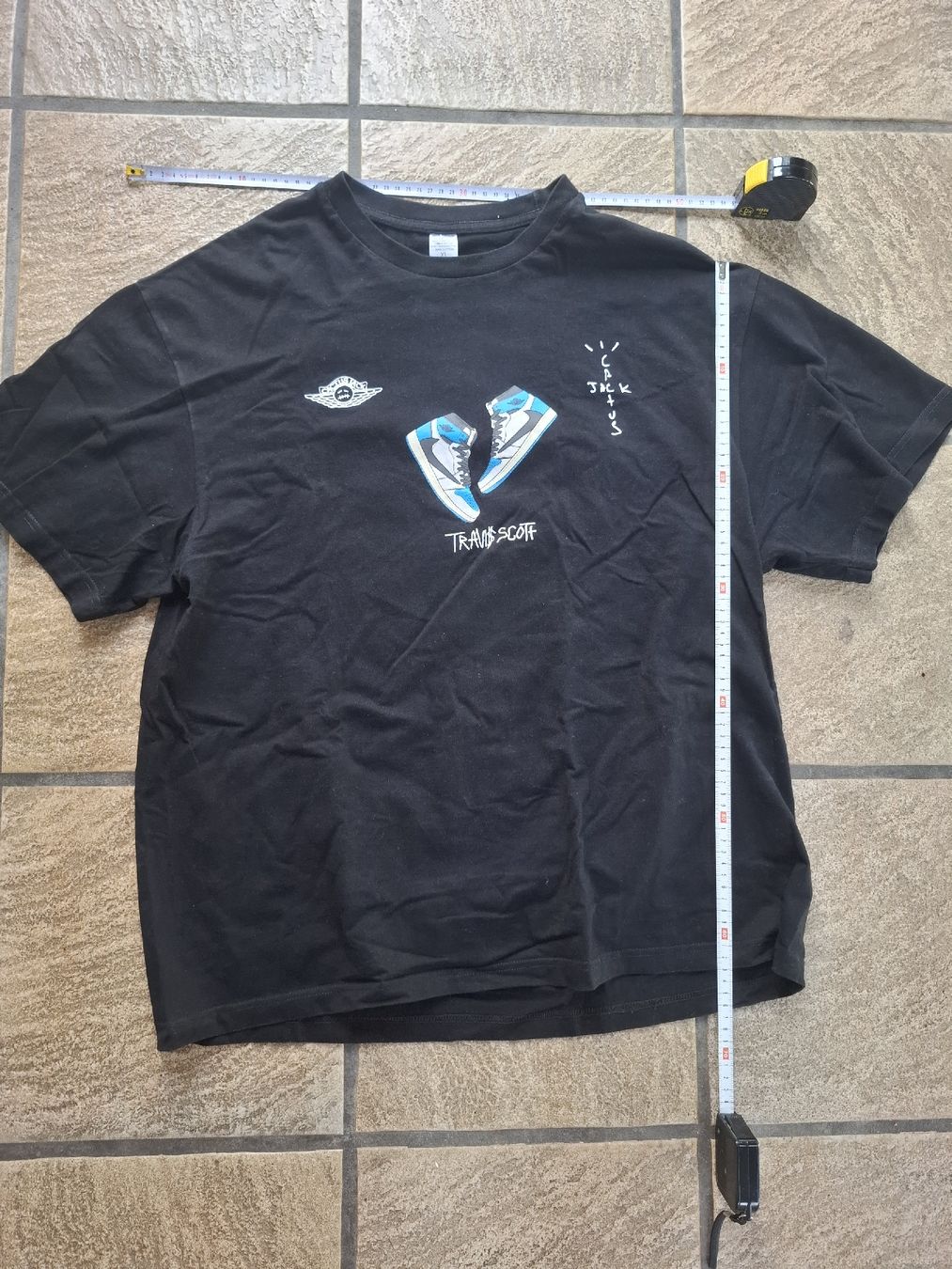 T-shirt: Travis Scott Jordan shirt – Usato da Hunzenschwil venduto da Hardrock6