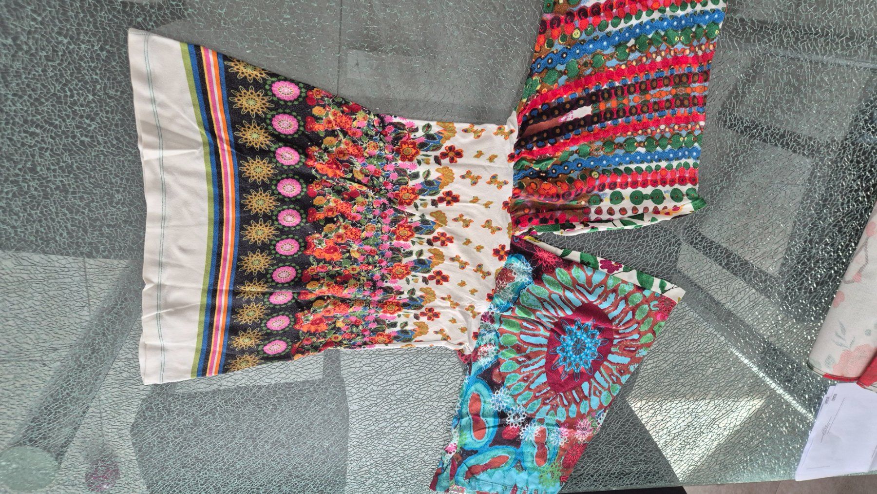Desigual T-shirt: Maglia desigual particolare – Usato da Gordevio venduto da RUBY104