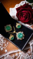 Ensemble bijoux or émeraude et diamants