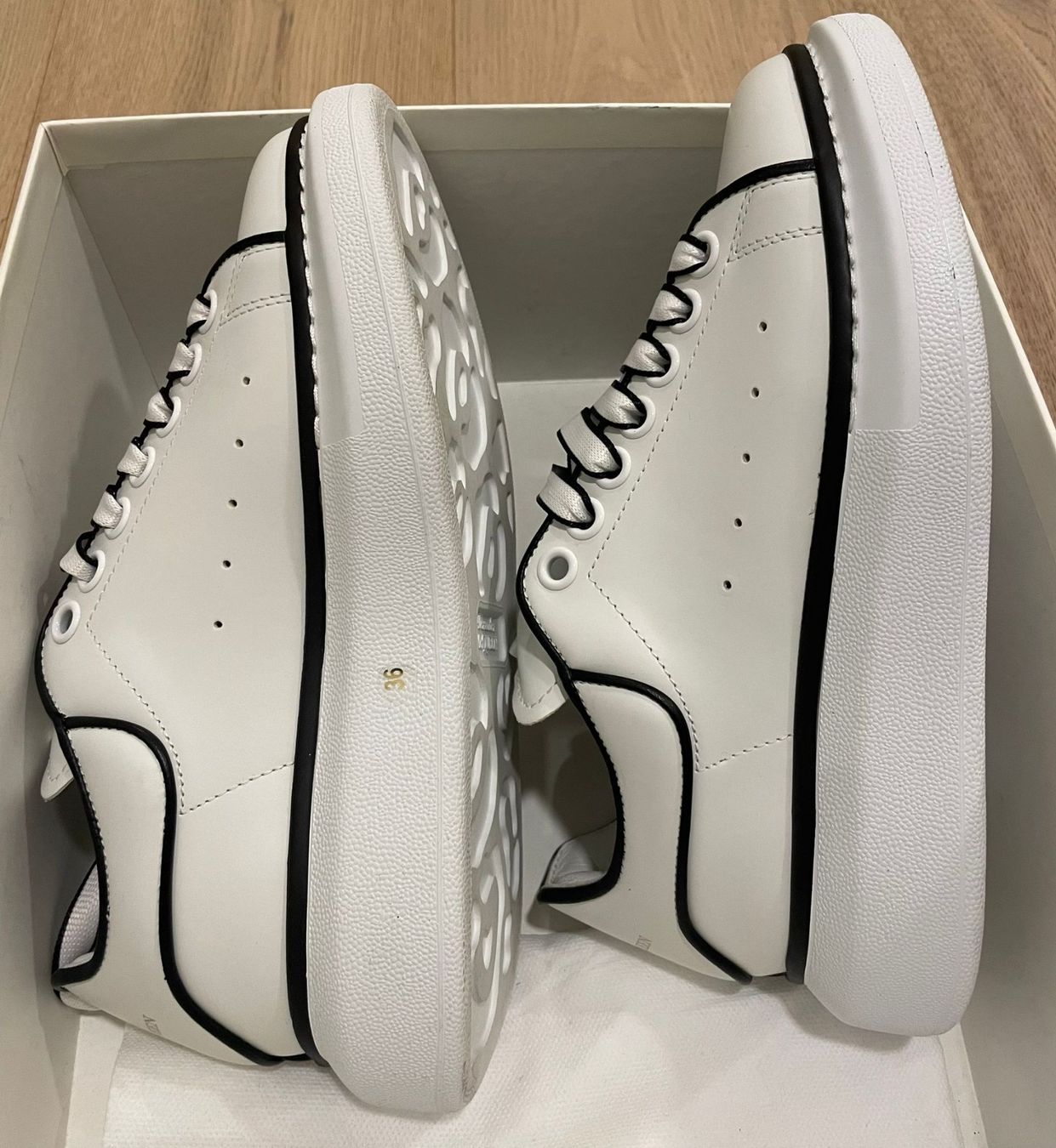 Alexander Mcqueen Chaussures hommes: Alexander McQueen Oversized Sneakers — EU 36 – Neuf (Voir description) à Binz par Aleksruski 1