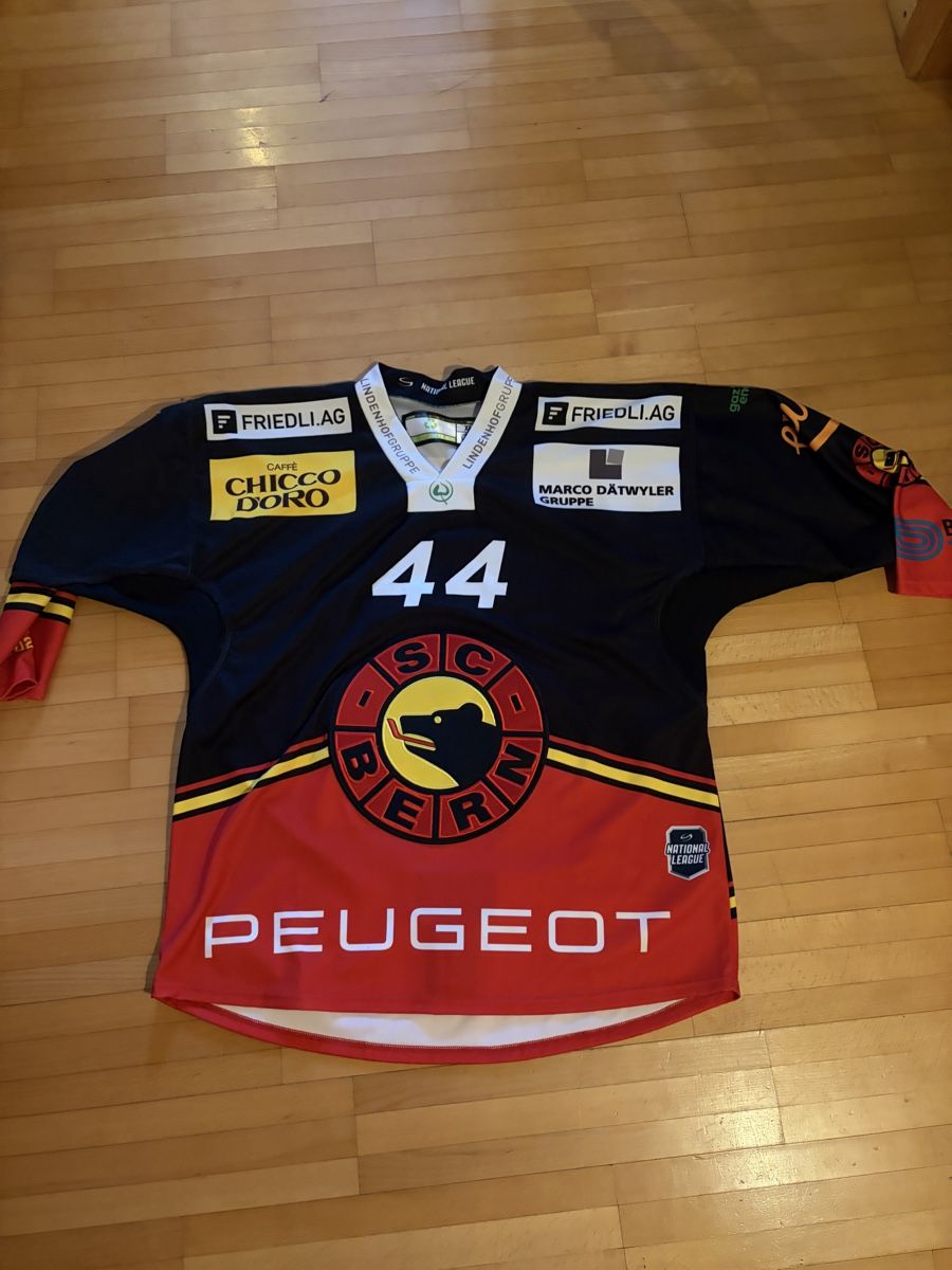 Gameworn Leibchen & Hosen: SCB Gameworn Trickot – Gebraucht aus Murten von Hockeyfan82