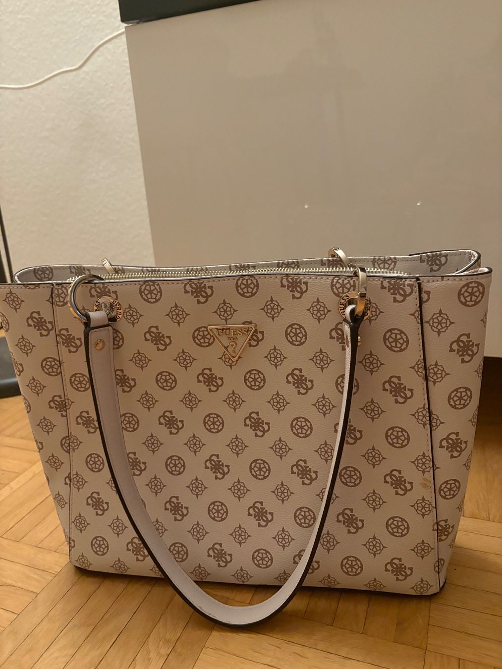 Guess Borse da donna: Neue Guess Tasche – Nuovo (secondo la descrizione) da Männedorf venduto da sel_bbn8