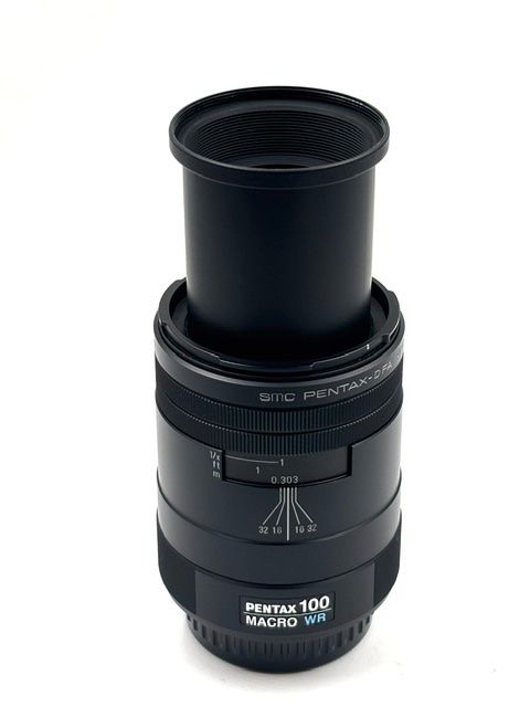 Pentax Obiettivi: SMC Pentax DFA 100mm 2.8 WR Macro + PH-RBE 49 – Usato da Seewis Dorf venduto da Plebejus 1