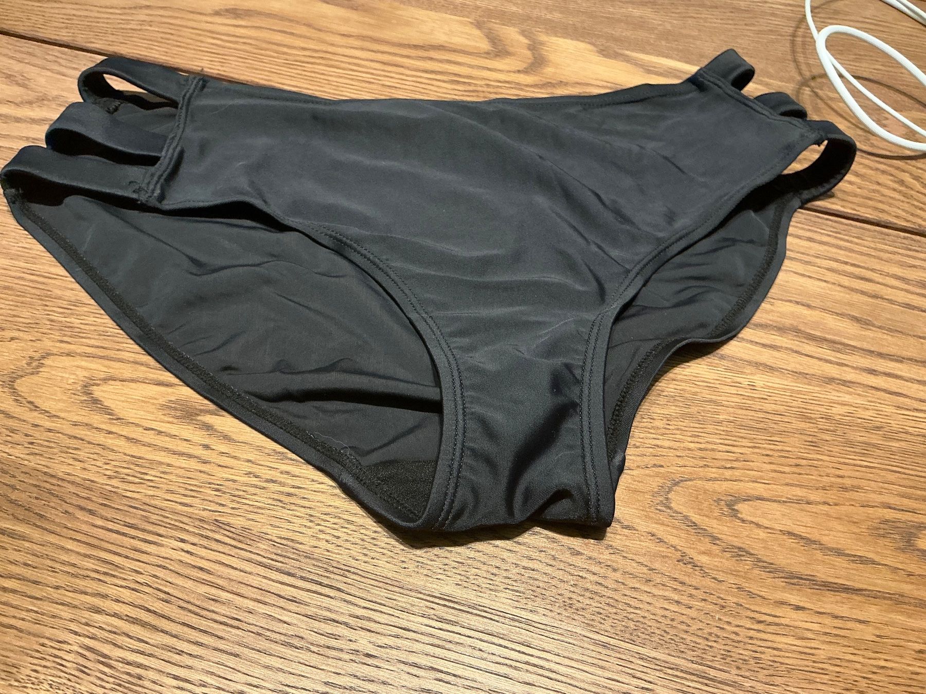 Badekleider & Bikinis: Schwarze Bikinihose High Waist Gr.M – Gebraucht aus Würenlos von Tina48 1