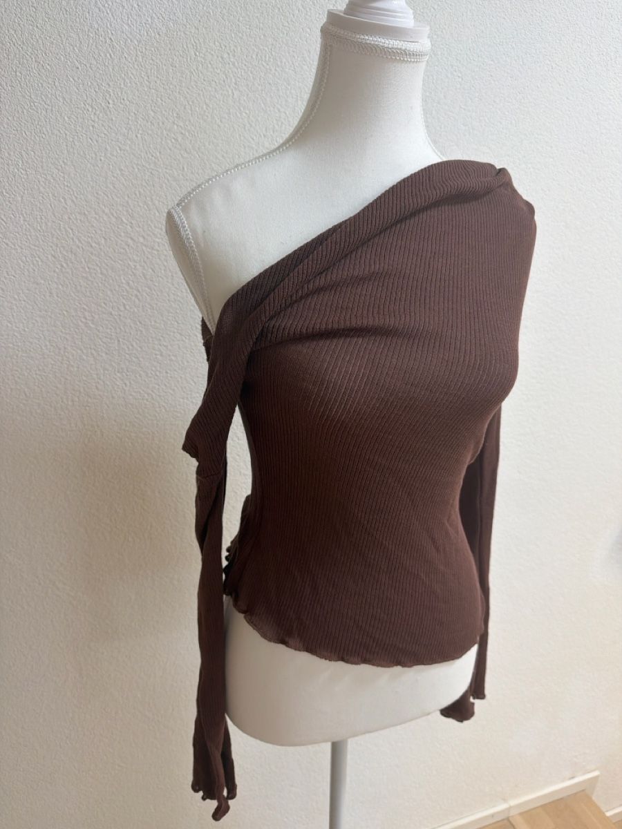 Top: Braunes One-Shoulder Top, gerippt, Grösse S - Herbstlook – Nuovo (secondo la descrizione) da Effretikon venduto da MaisonNade 2