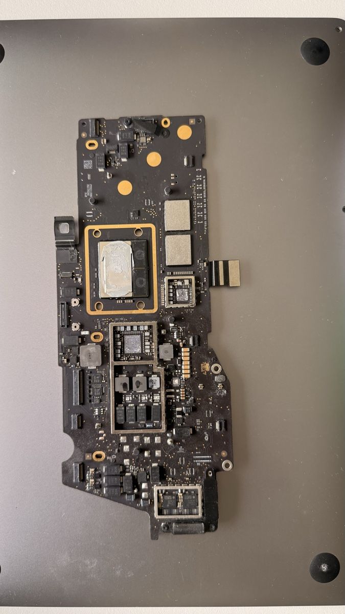 Apple Portables: Macbook Pro M1 Ersatzteilspender – Défectueux à Rapperswil SG par TimoWey