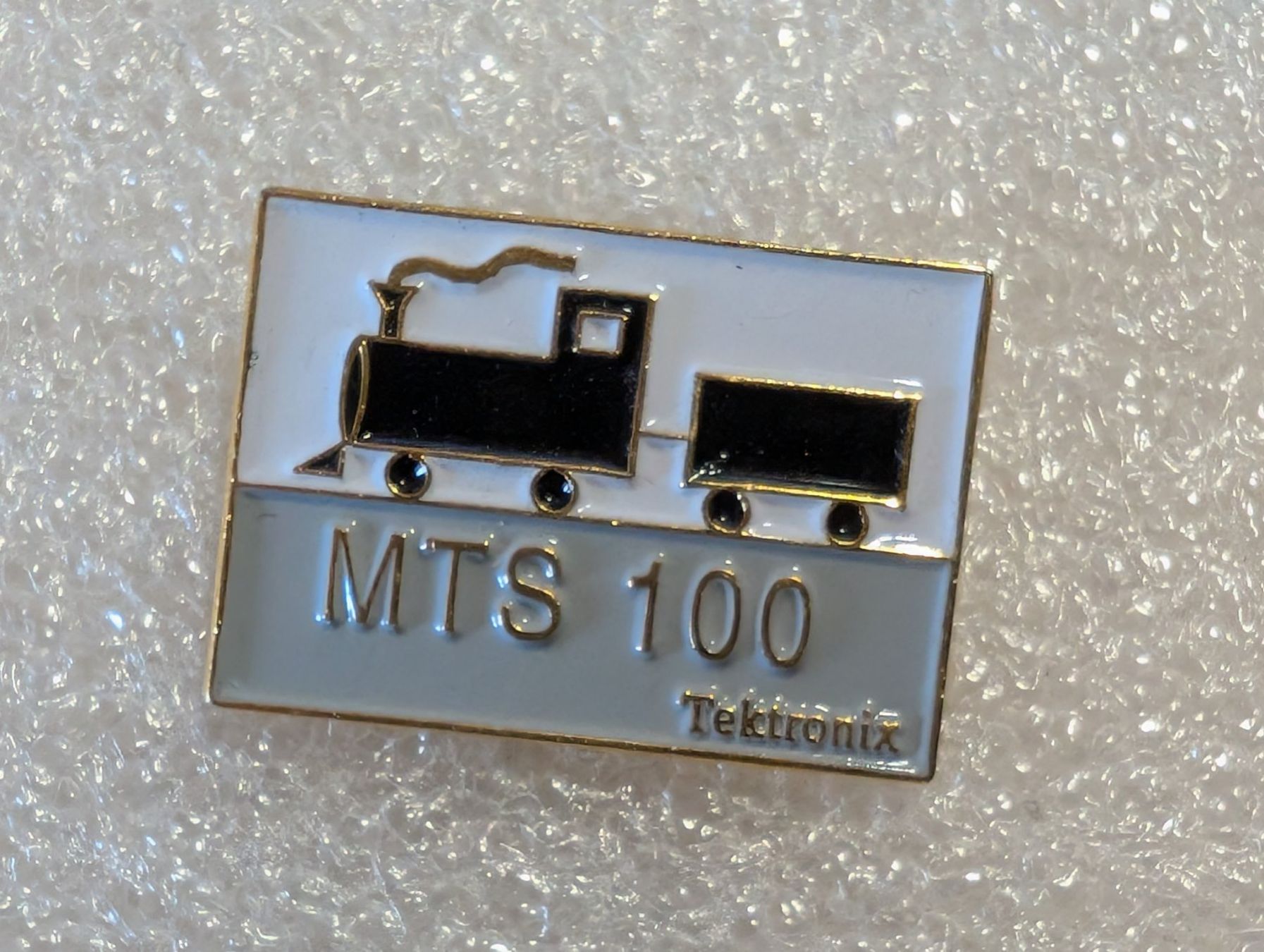 Plaquettes & Badges: Ansteckpin 266: MTS 100 – D'occasion à Oppligen par Pin-Fall-Shop