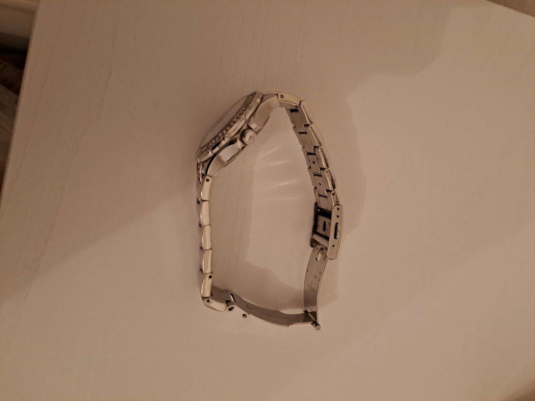 Guess Orologi: Guess Uhr mit funkelnden Steinen – Usato da Ittigen venduto da esr_jc9m 1