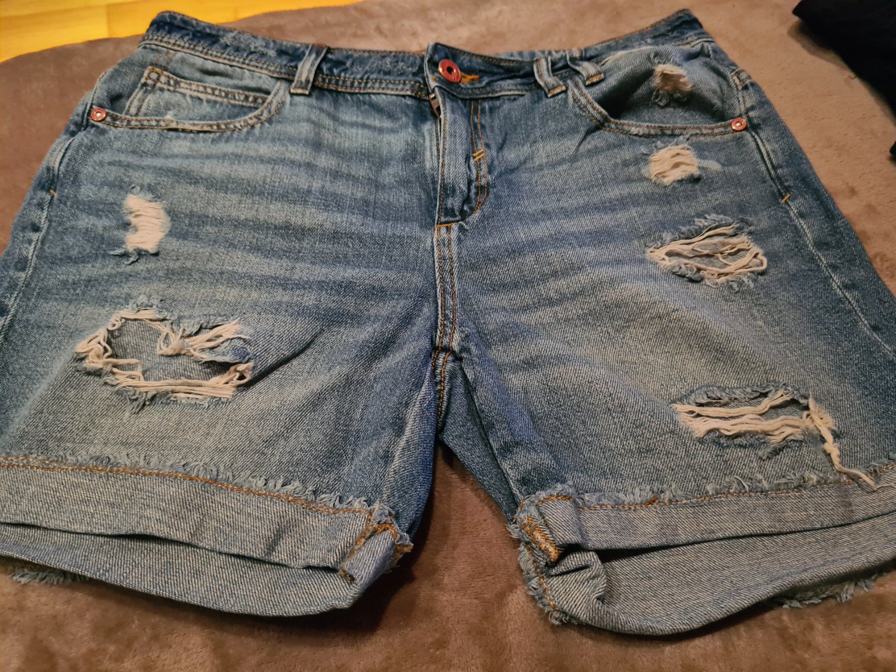 Kleiderpakete: Herziges Top  pulli mit deko Ärmeln und coole Shorts gr.36 – Gebraucht aus Ferden von jemyce 3