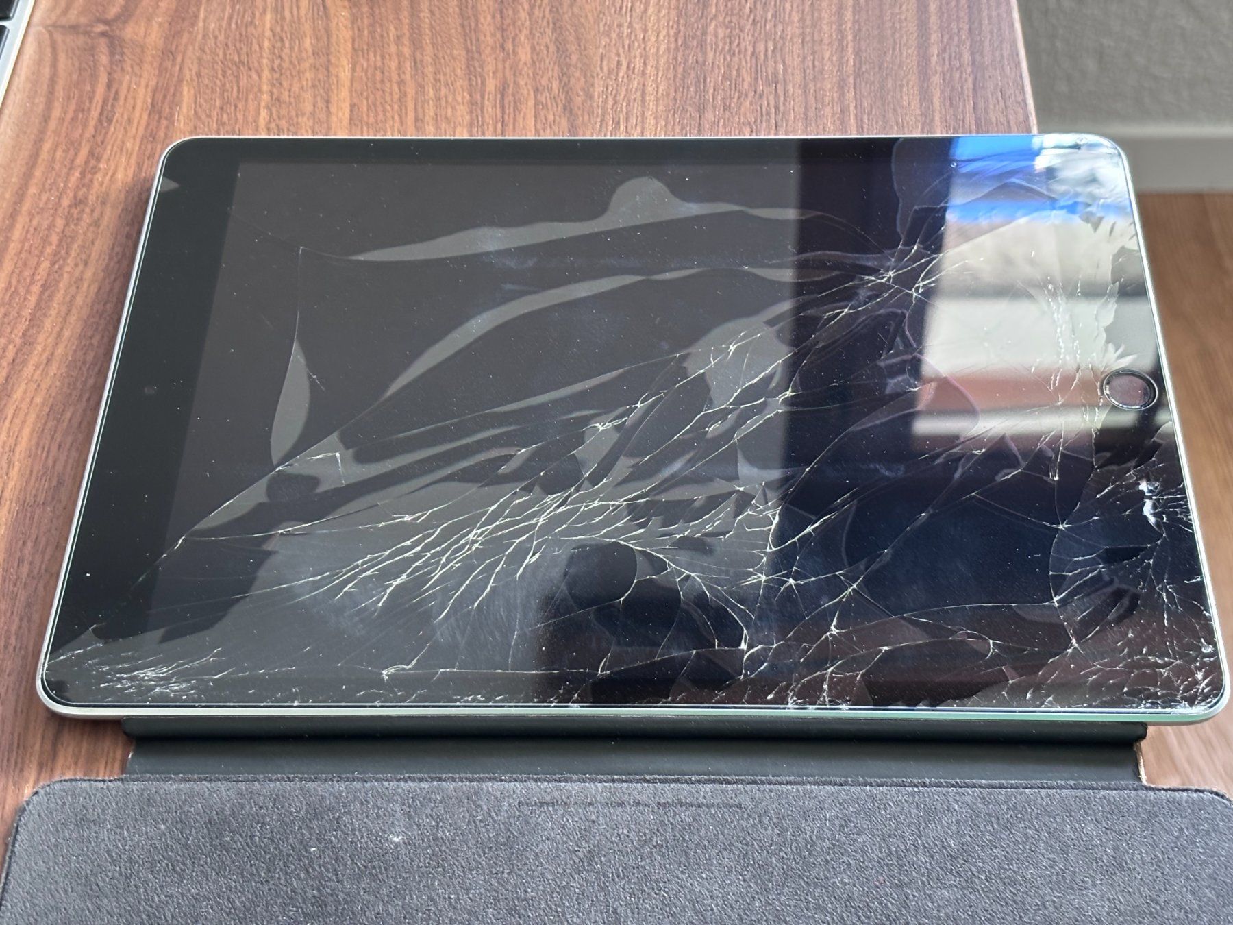 Apple Tablet PC: iPad 10.2" 9. Gen. WiFi 64GB Silver – Difettoso da Muri AG venduto da qqx 3