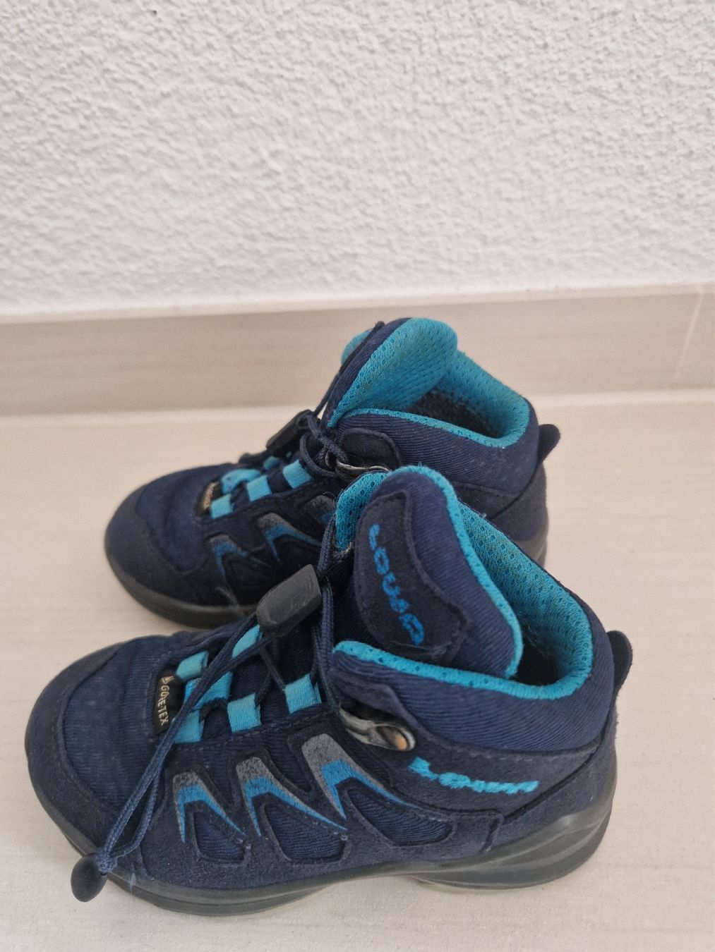 Lowa Chaussures garçon: Lowa Wanderschuhe Gr. 25 – D'occasion à Lostorf par Lia22