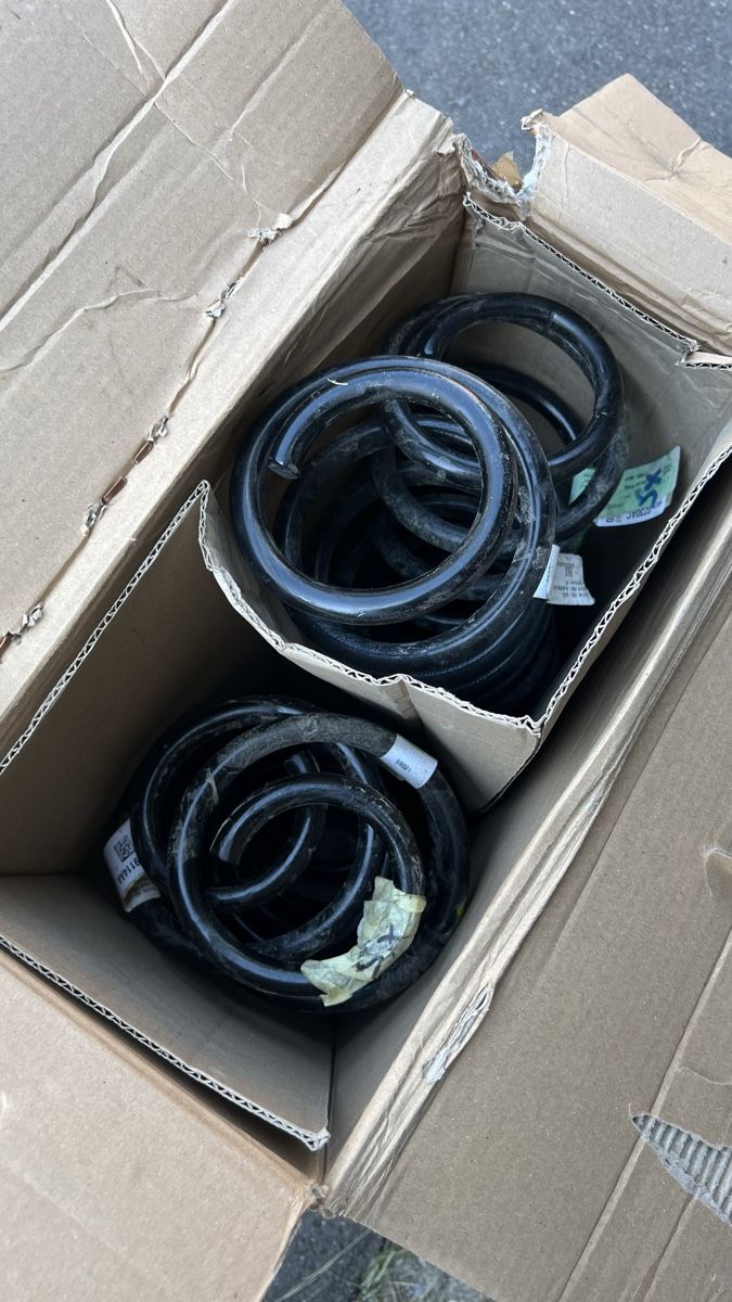 Jeep Tutti pezzi di ricambio auto: Vendo KIT rialzo Jeep Completo! – Usato da Brè sopra Lugano venduto da micheleschmid