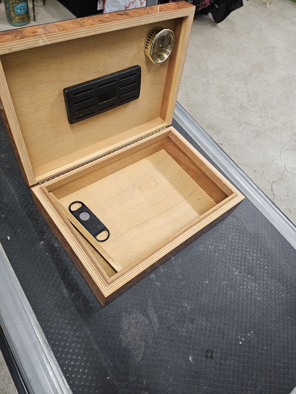 Humidor per sigari: Zigarren Humidor mit Hygrometer und Zigarrenschneider – Usato da St. Gallen venduto da Cocos_Ricardo 8