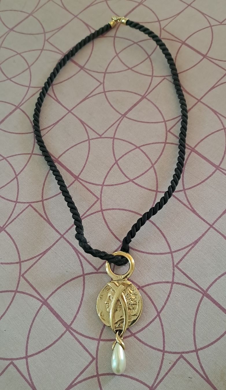 Pierre Lang Catenine: Edles Collier mit Medaillon & Perle - ein Hingucker! – Usato da Gampel venduto da hil_q526 1