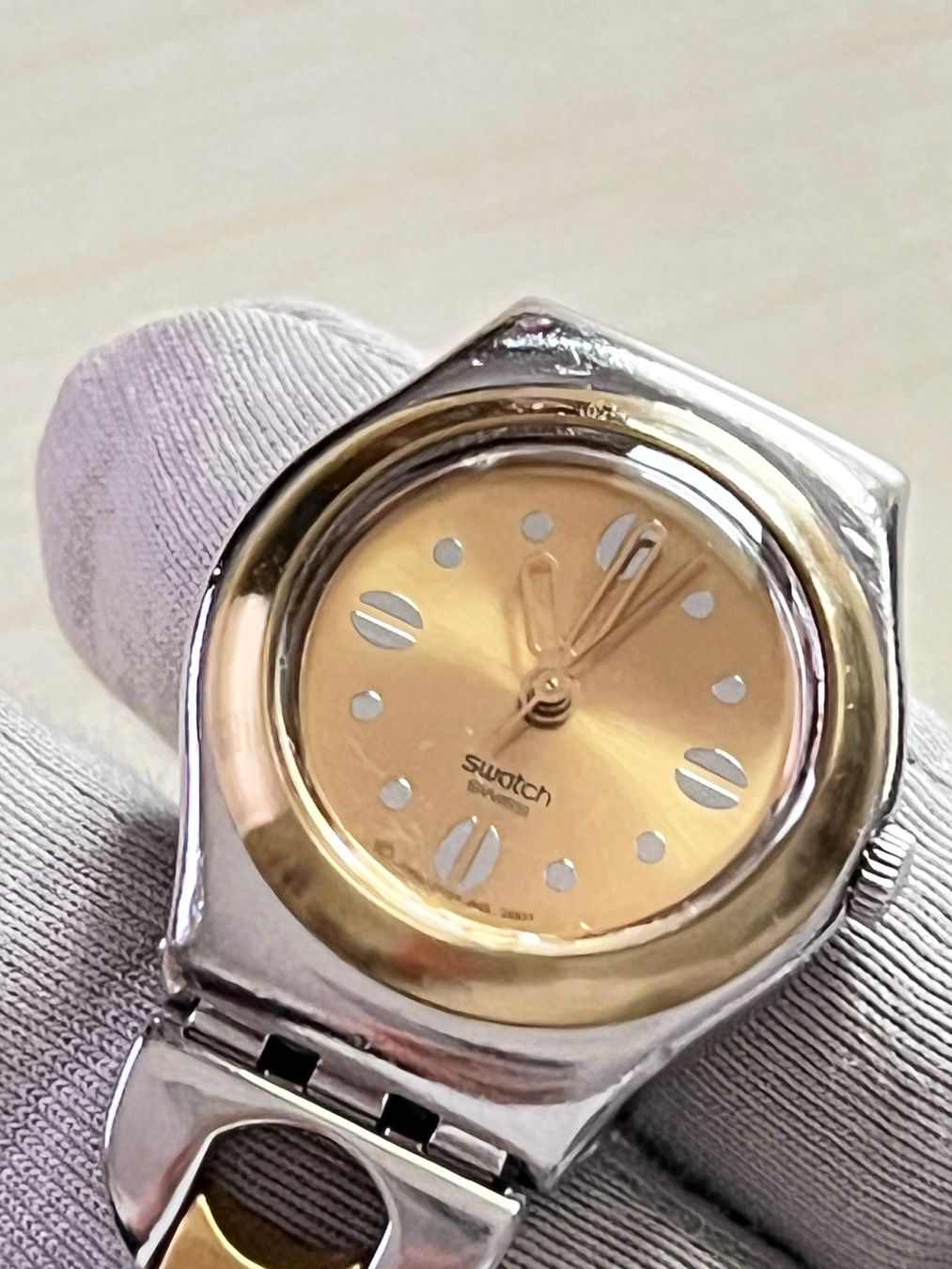 Swatch Orologi: Swatch Damenuhr, Gold/Silber, elegantes Design – Usato da Grenchen venduto da chththl 2