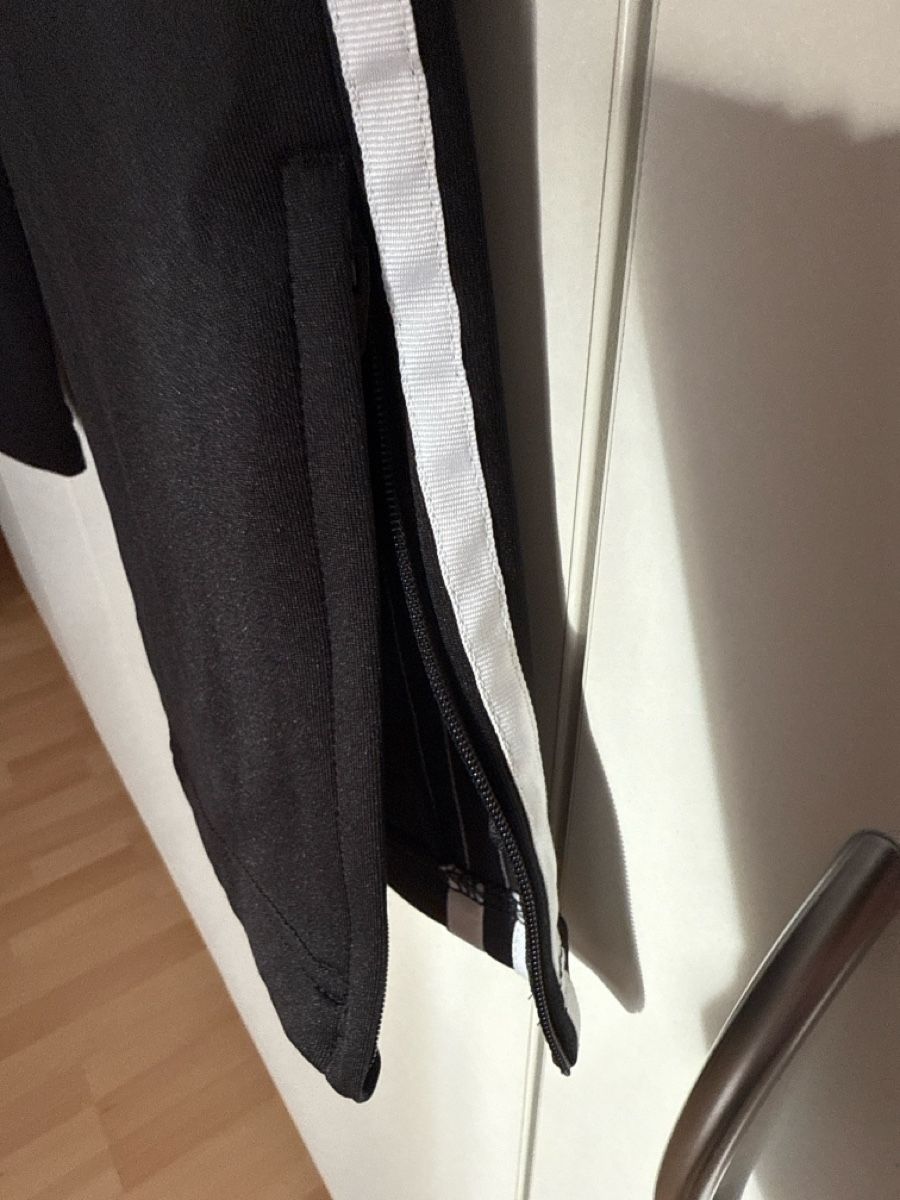 Adidas Pantaloni: Adidas Trainingshose neu – Nuovo (secondo la descrizione) da Geuensee venduto da Gagisi 2