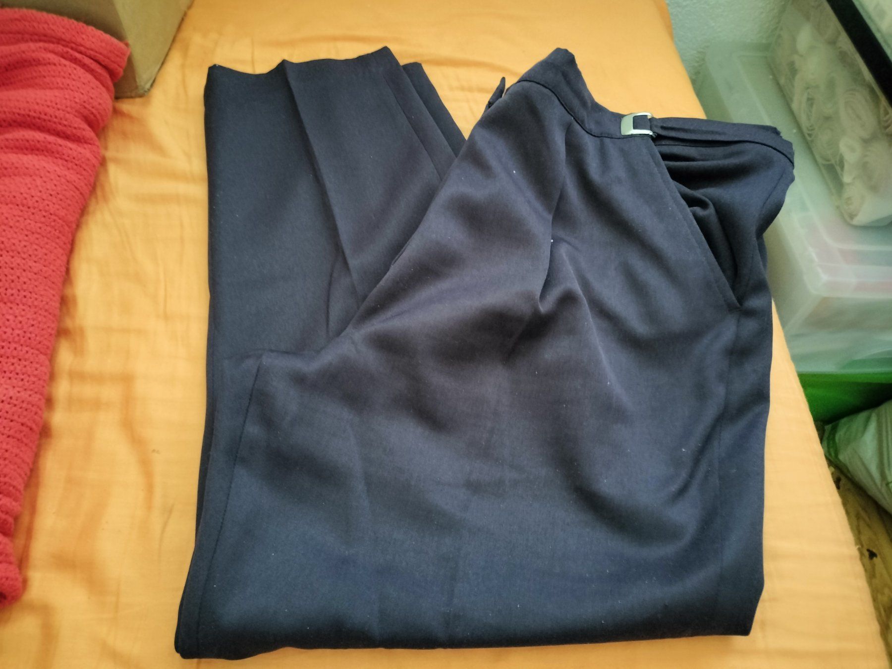 Pantalons: Hose. Gr. 48 – D'occasion à Heimberg par Rockenrol