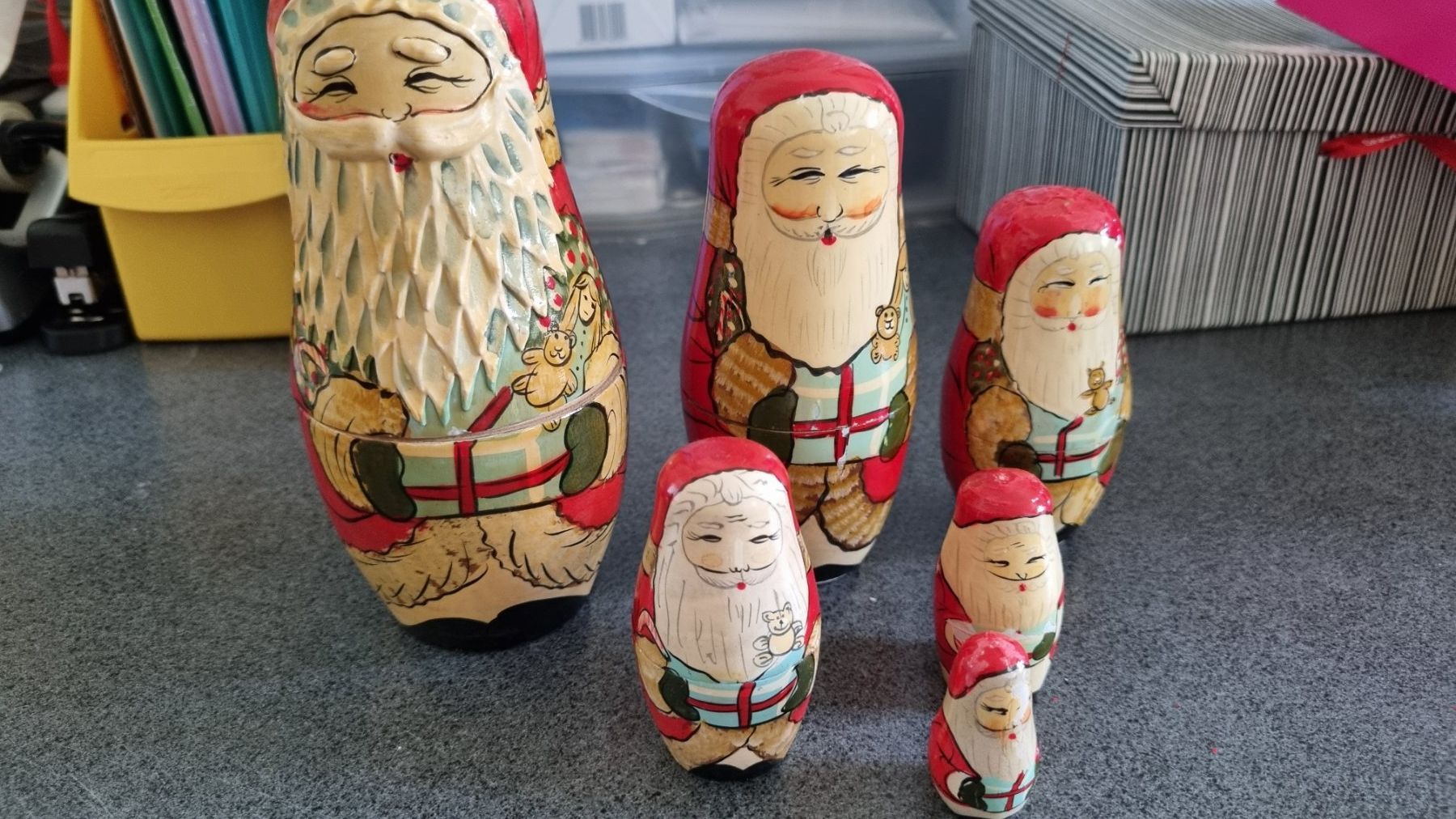 Statuette: 1 poupée russe Père Noel de 6 pièces – Usato da La Chaux-de-Fonds venduto da mikilo1 1