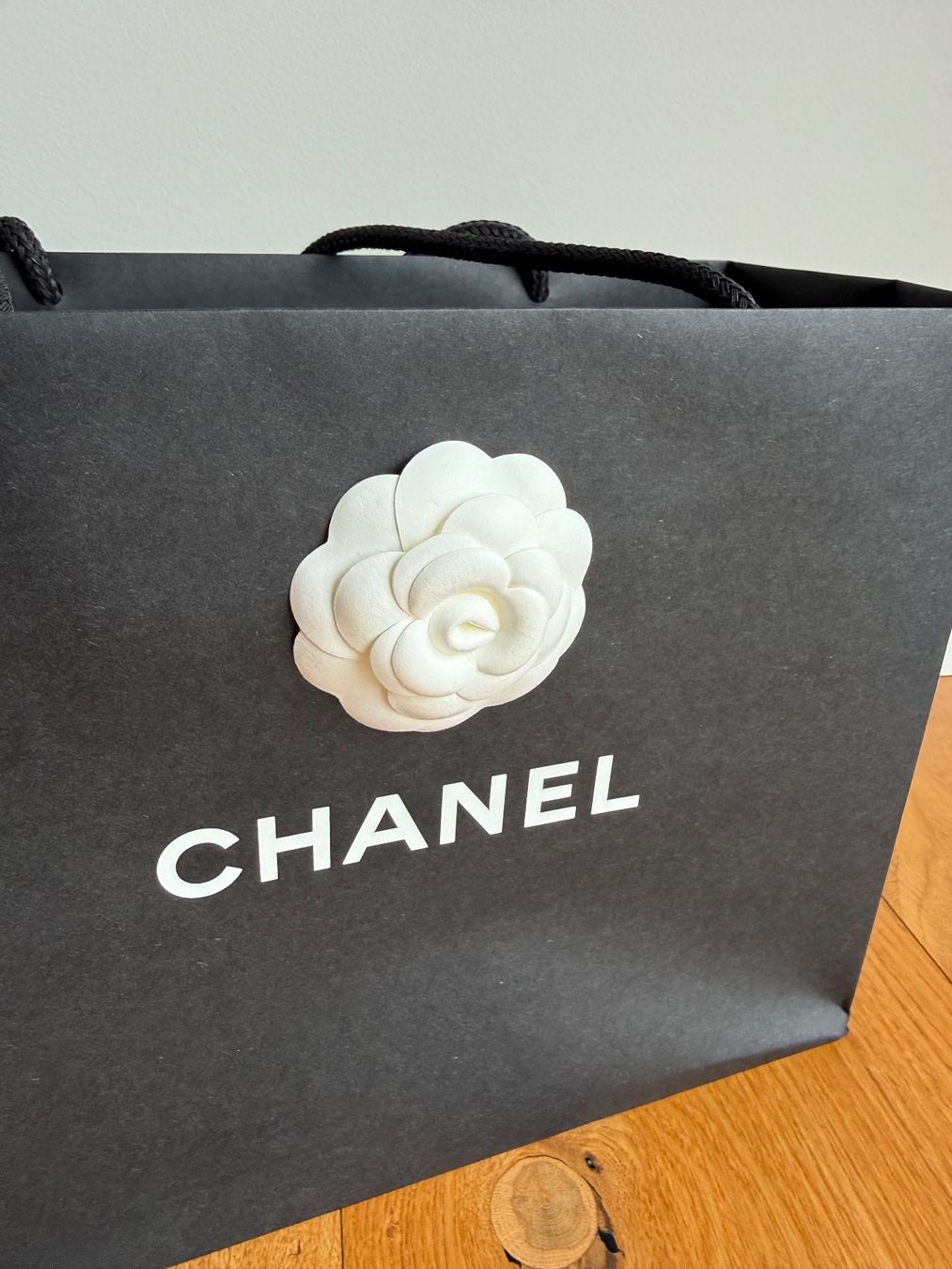 Chanel Sonstige Dekorationen & Accessoires: CHANEL Box + Papiertasche – Gebraucht aus Zürich von Pau76 2