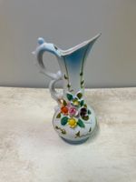 Dekovase mit hübschen Blumenmotiven