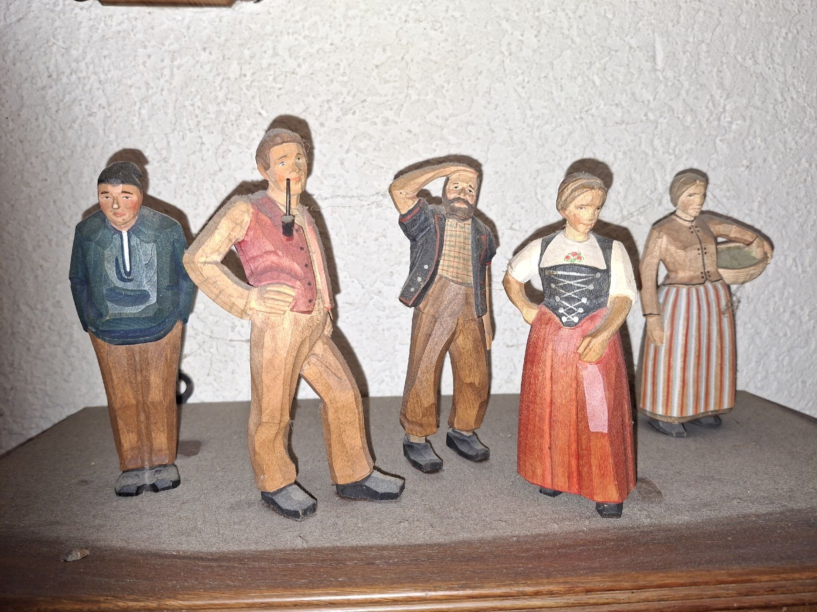 Statuette: Geschnitzte Figuren – Usato da Horboden venduto da hasel555