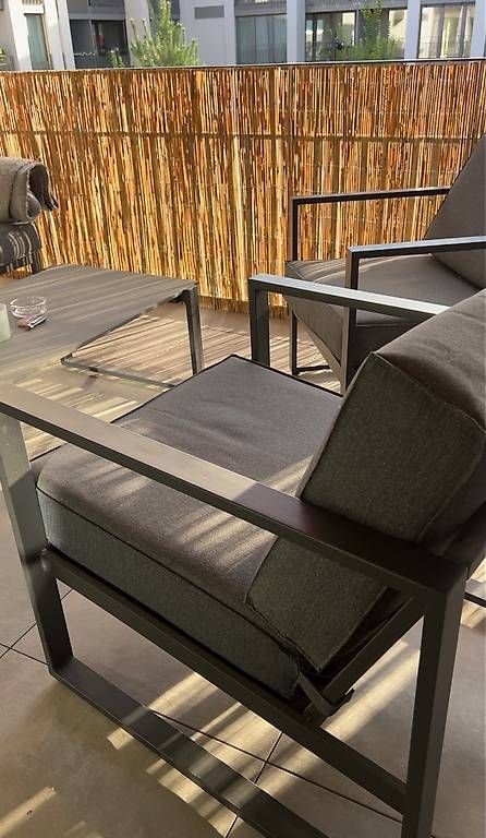 Tavoli: Lounge mit praktischem Beistelltisch – Usato da Bern venduto da Nika_Sh 1