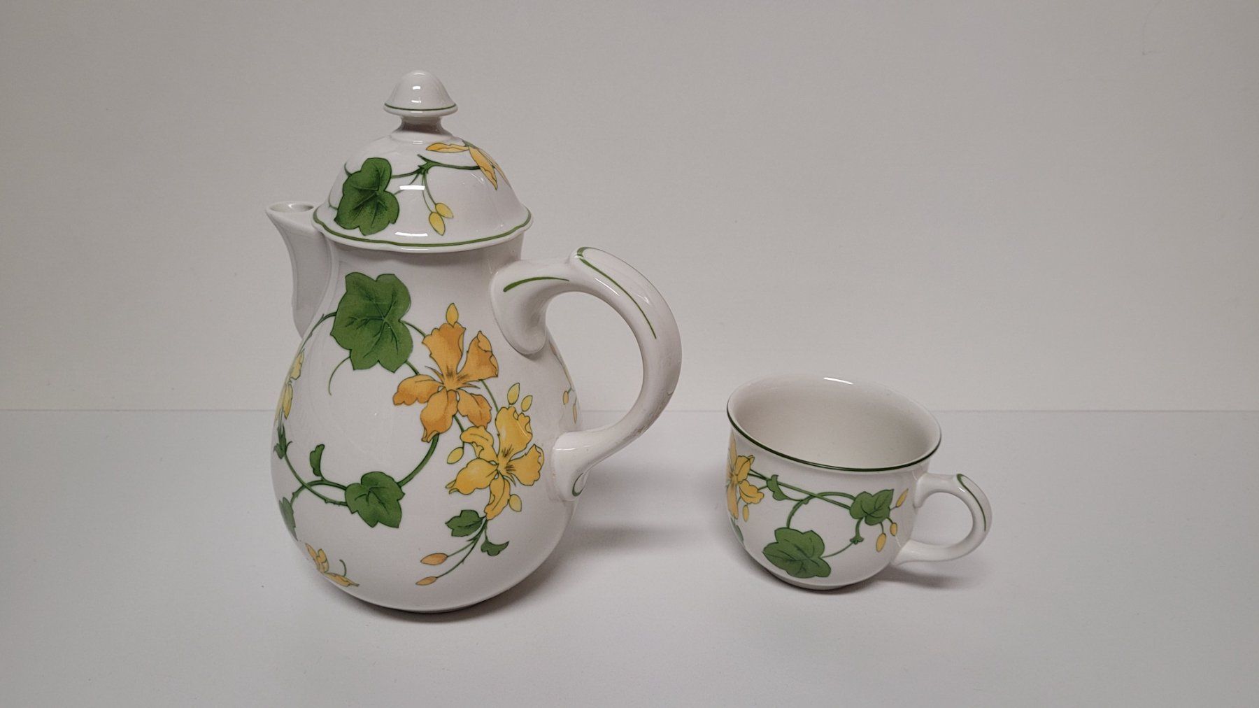 Villeroy & Boch Set di piatti: Villeroy&Boch Geranium Kaffeekrug mit Tasse – Usato da Zofingen venduto da Loop_ReSale 2
