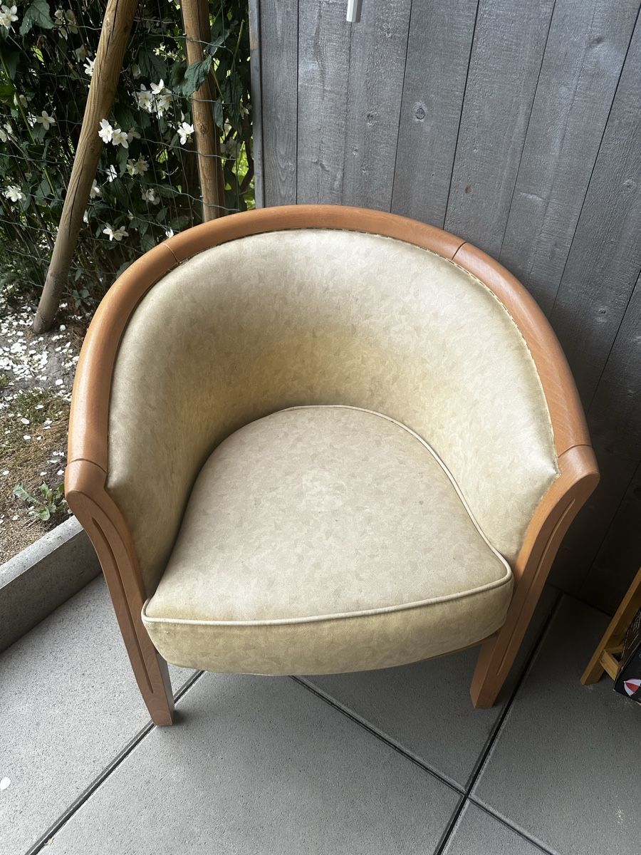Poltrone: 2 Fauteuils vintage élégants avec structure en bois clair – Usato da Martigny venduto da ana_2xkh