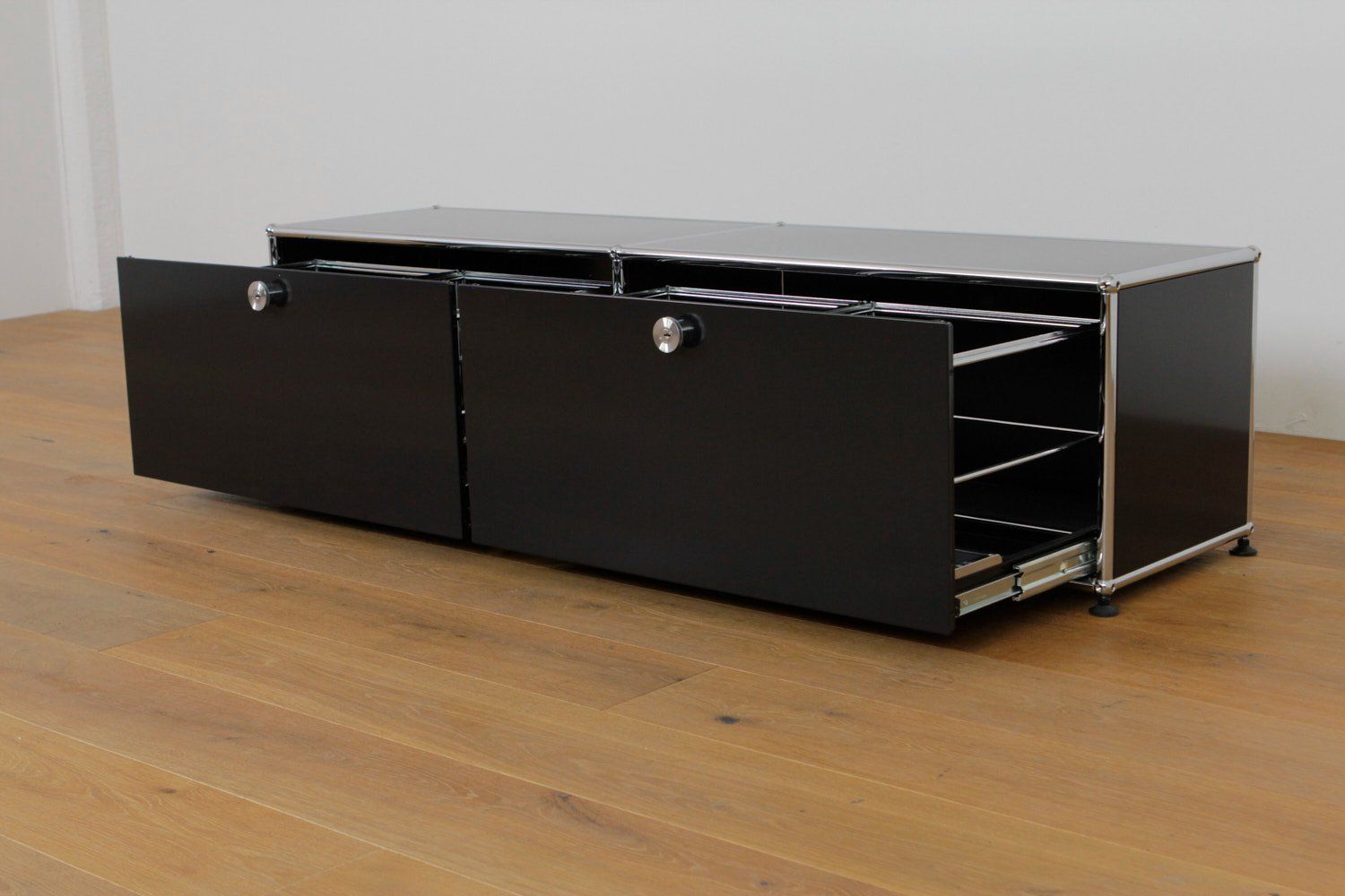 USM Mobili TV: USM Haller Lowboard Graphitschwarz – Nuovo (secondo la descrizione) da Affoltern am Albis venduto da StudioStandard 2