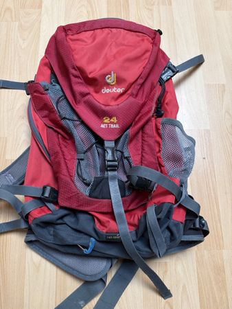 Deuter Rucksack 24 ACT Trail rot guter Zustand