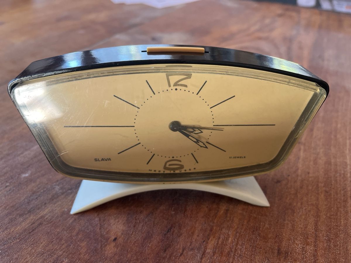 Orologi da terra & Orologi da parete: Vintage SLAVA BWind Up Clock, Made in USSR – Difettoso da Colombier NE venduto da andpsykz3