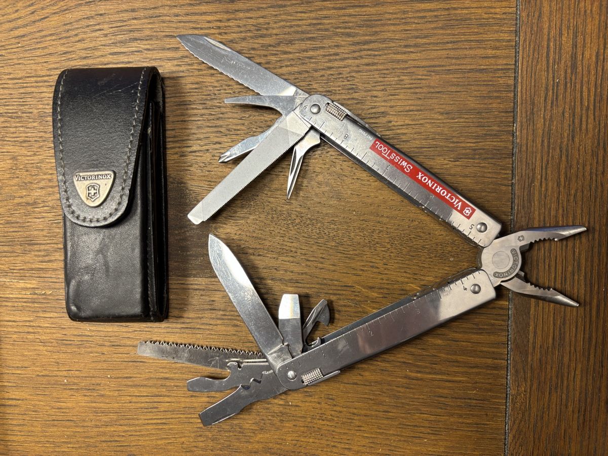 Uniformi: Swiss tool Victorinox – Usato da Ardon venduto da plume2207 1
