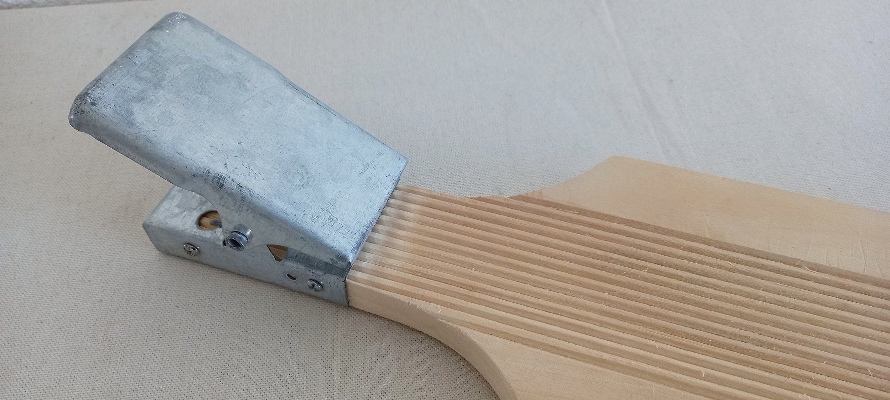 Articoli in legno: Holz-Filetierbrett, extra Gross - 59 x 13,5 cm – Usato da Thun venduto da Nordkapp 1
