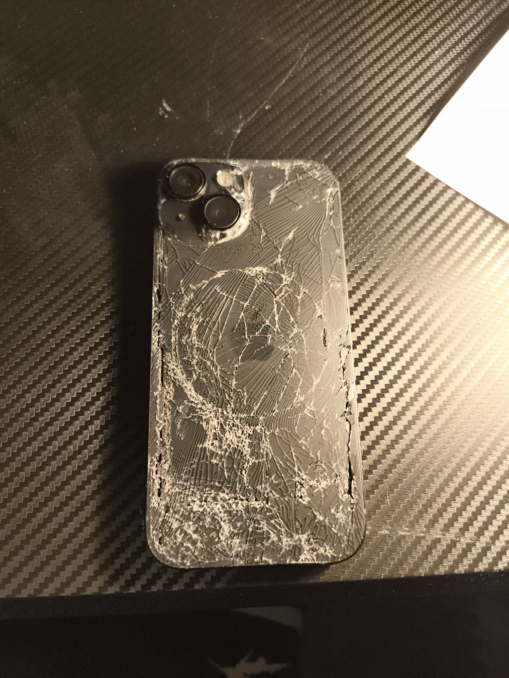 Apple Telefoni cellulari / Smartphones: iPhone 15 defekt mit Glasbruch hinten – Difettoso da Matten b. Interl venduto da roc_292h
