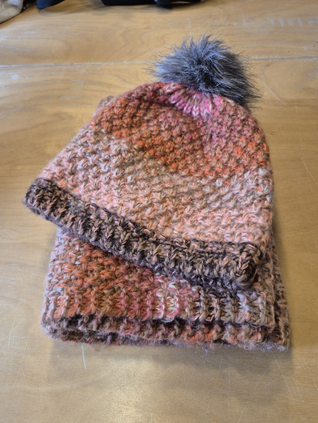 S.Oliver Foulard & Sciarpe: Winterkappe und passender Schal  – Usato da Heimberg venduto da Pfeilfeder