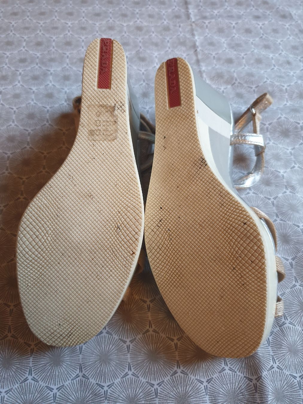 Prada Scarpe da donna: Sandalen Gr.39.5 Prada silber – Nuovo (secondo la descrizione) da Zürich venduto da yoarg 2