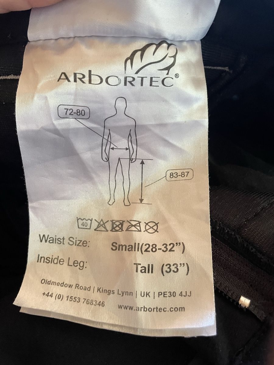Pantaloni: Arbotec Schnittschutzhose – Usato da Lengnau AG venduto da Thekenny 1