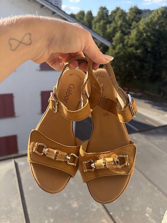 Scarpe da donna: Gabor Sandalen mit Plateau  – Usato da Wettingen venduto da rahelkaiser 1